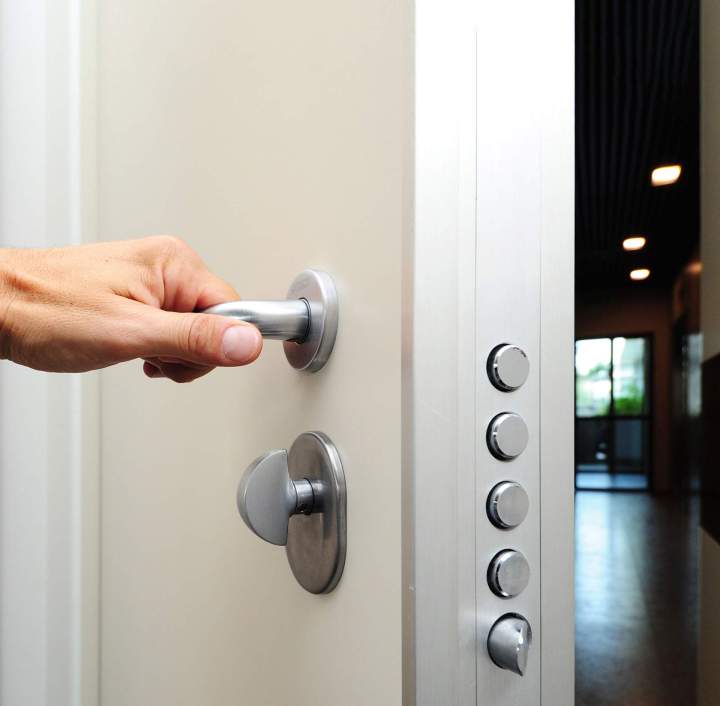 Remplacement de porte d’entrée à Annemasse